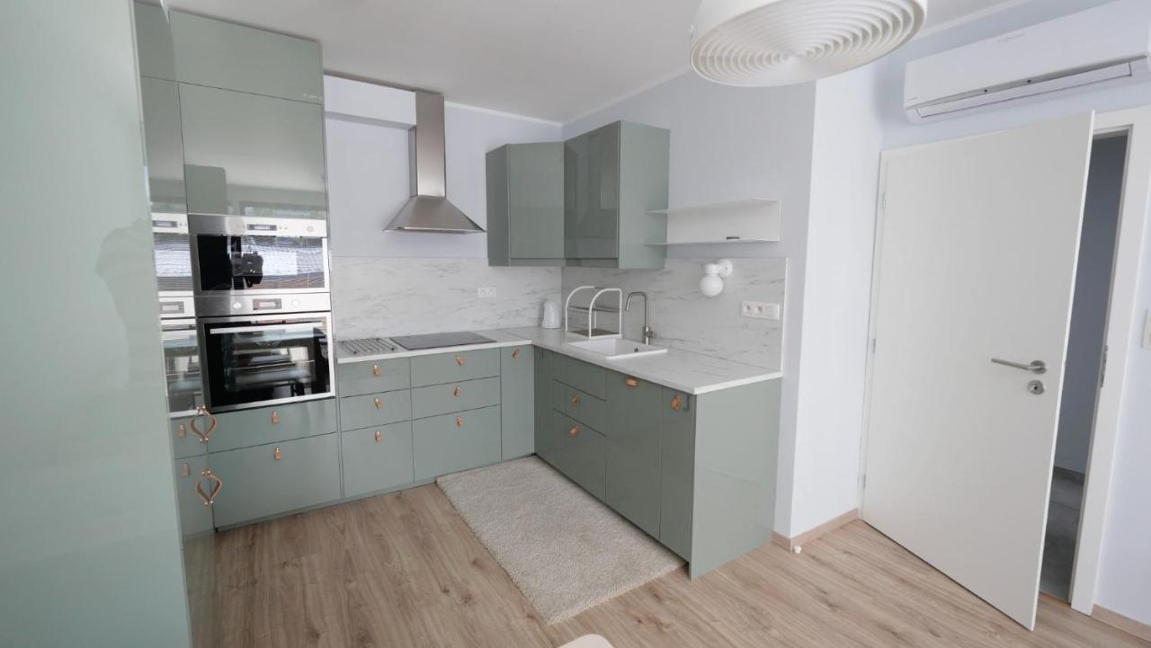 Air-Conditioned, 2 Room Apartment With Terrace Bratislava Ngoại thất bức ảnh