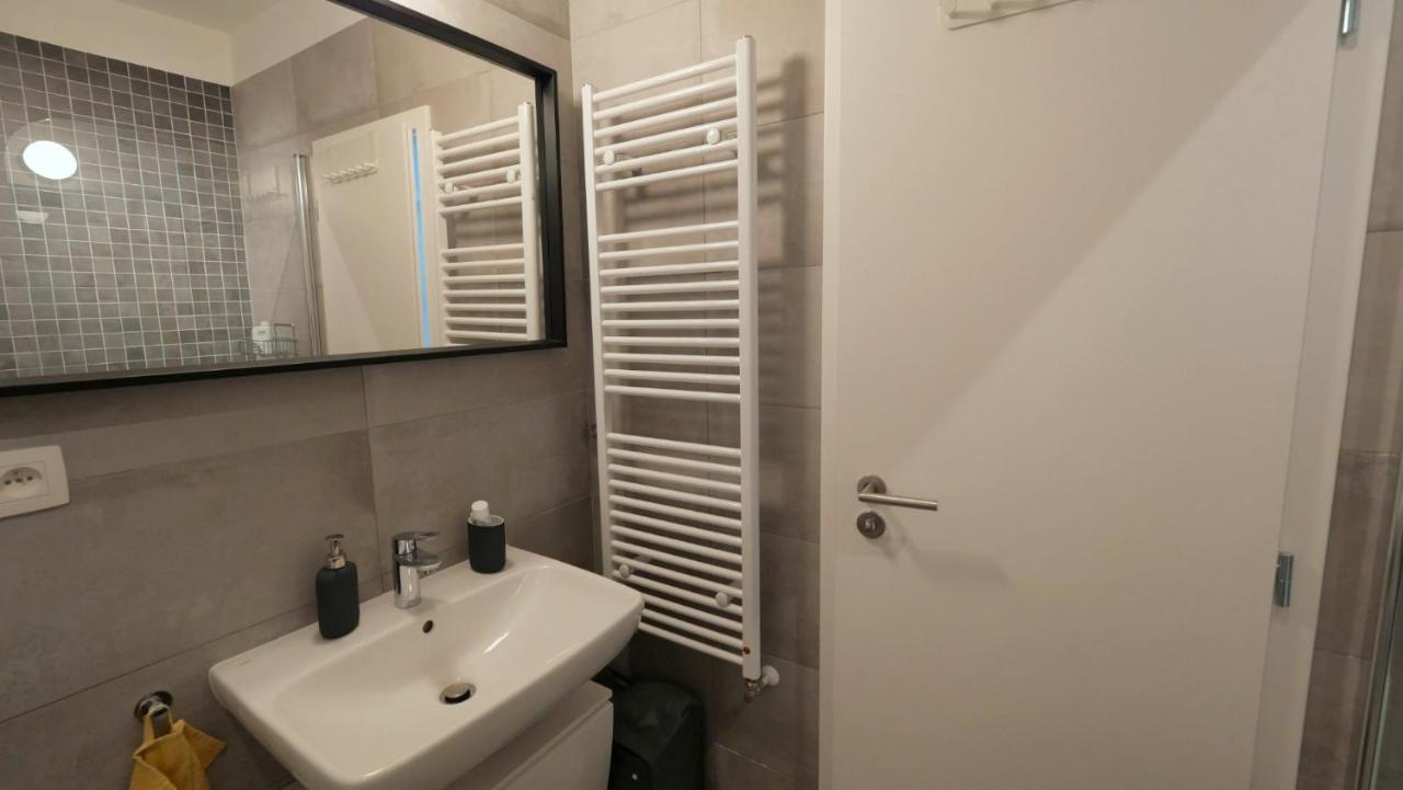 Air-Conditioned, 2 Room Apartment With Terrace Bratislava Ngoại thất bức ảnh