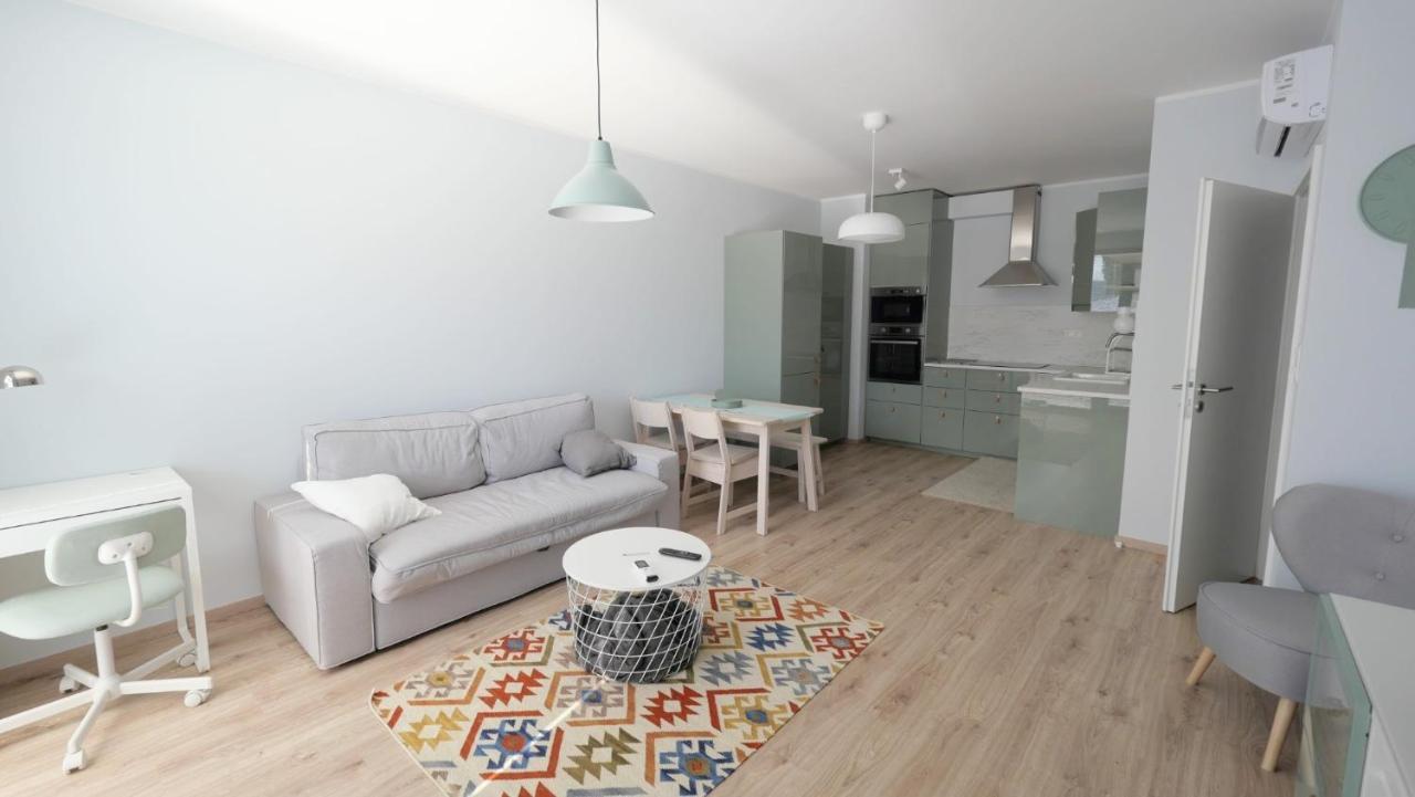 Air-Conditioned, 2 Room Apartment With Terrace Bratislava Ngoại thất bức ảnh