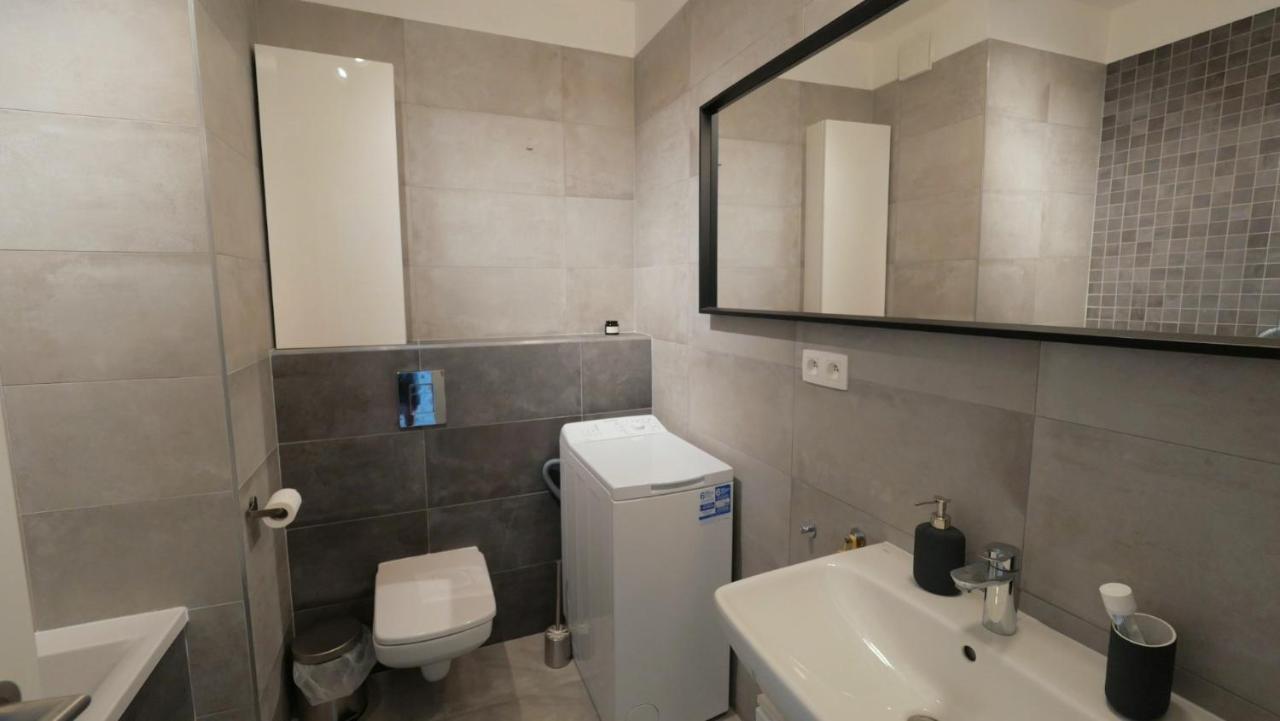 Air-Conditioned, 2 Room Apartment With Terrace Bratislava Ngoại thất bức ảnh