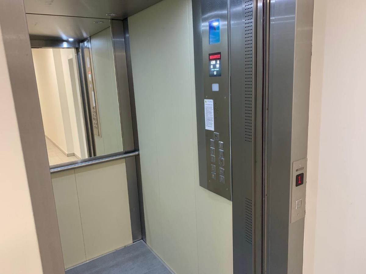 Air-Conditioned, 2 Room Apartment With Terrace Bratislava Ngoại thất bức ảnh