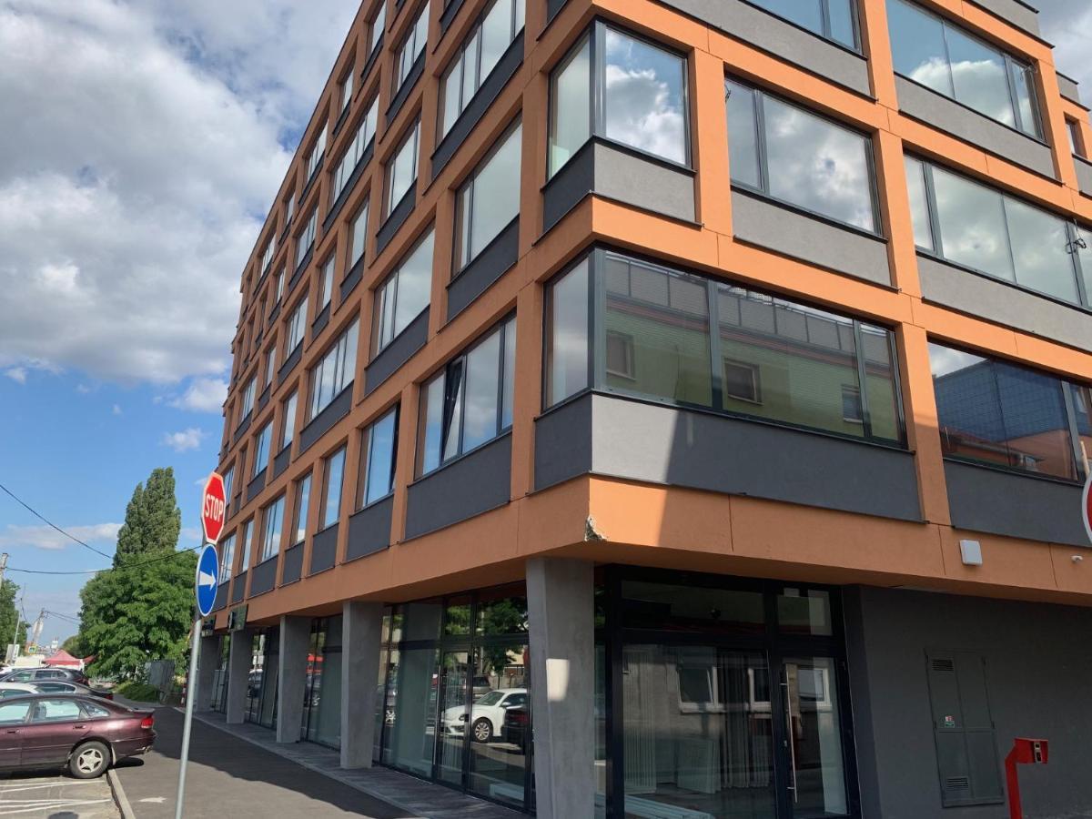 Air-Conditioned, 2 Room Apartment With Terrace Bratislava Ngoại thất bức ảnh
