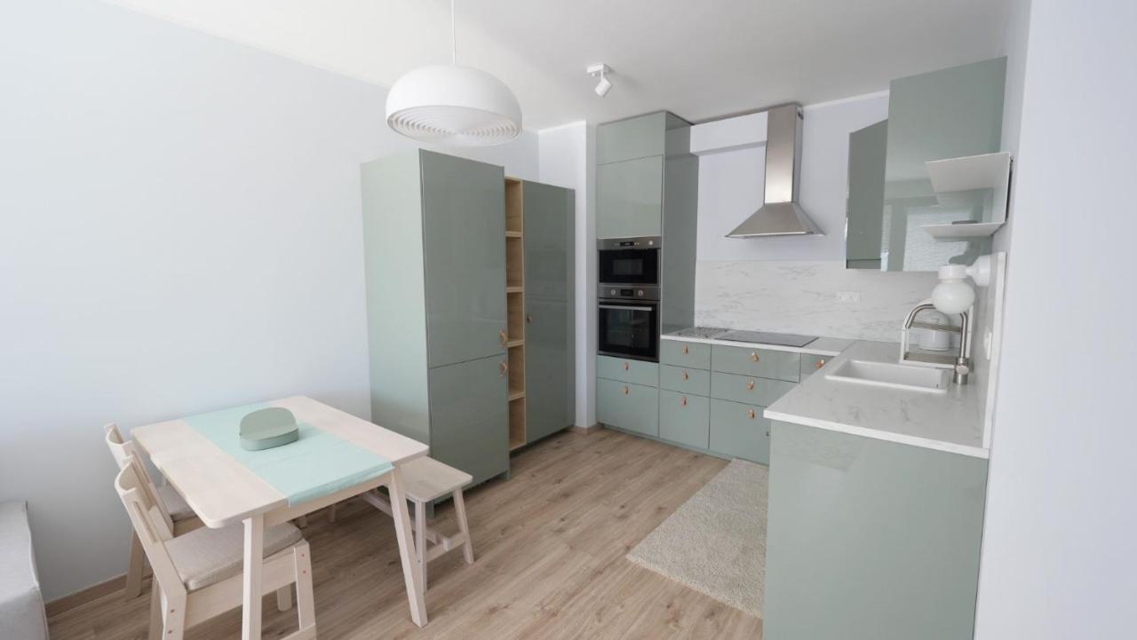 Air-Conditioned, 2 Room Apartment With Terrace Bratislava Ngoại thất bức ảnh